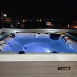 Bruno - Luxury Penthouse With Jacuzzi