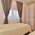 Bruno - Luxury Penthouse With Jacuzzi