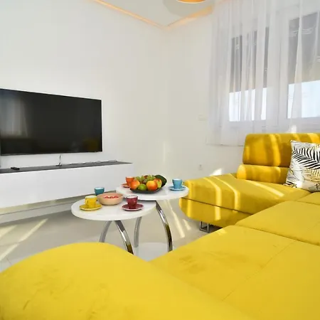 Bruno - Luxury Penthouse With Jacuzzi Apartment
