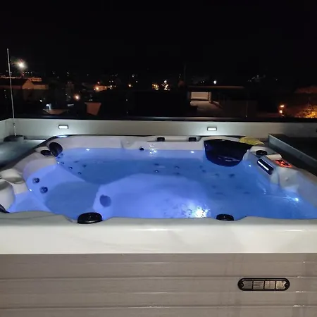 Bruno - Luxury Penthouse With Jacuzzi