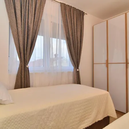 Bruno - Luxury Penthouse With Jacuzzi