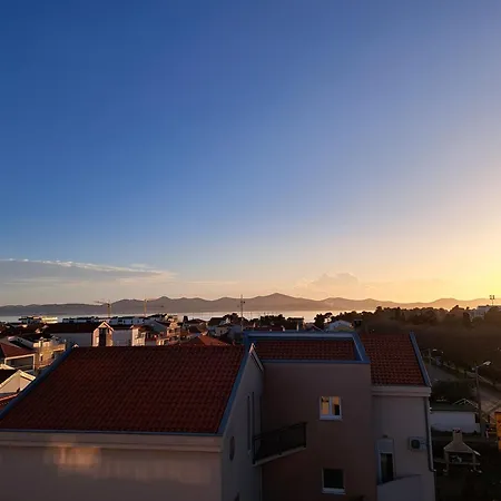 Bruno - Luxury Penthouse With Jacuzzi