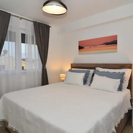 Bruno - Luxury Penthouse With Jacuzzi Apartment