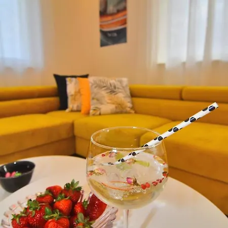 Bruno - Luxury Penthouse With Jacuzzi Apartment *