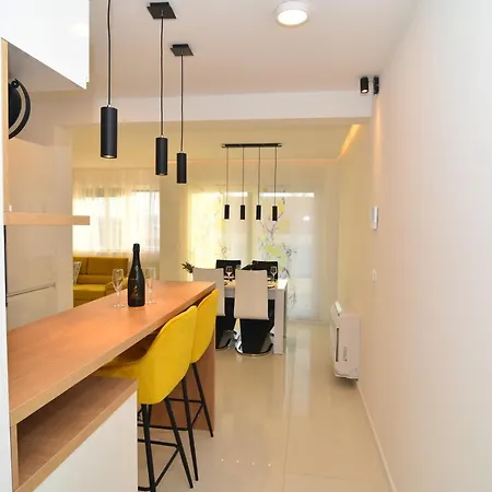 Bruno - Luxury Penthouse With Jacuzzi زادار