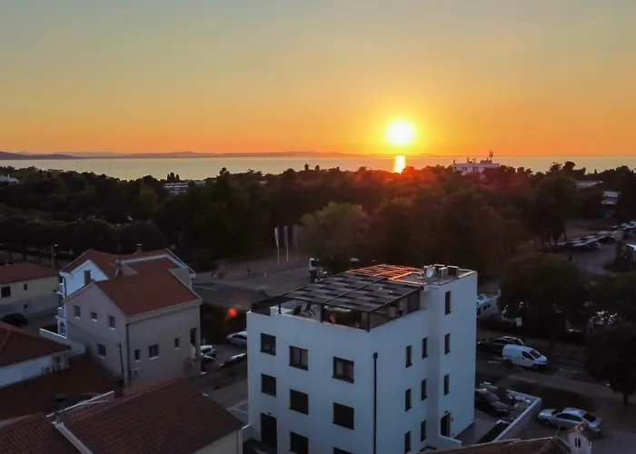 Bruno - Luxury Penthouse With Jacuzzi *