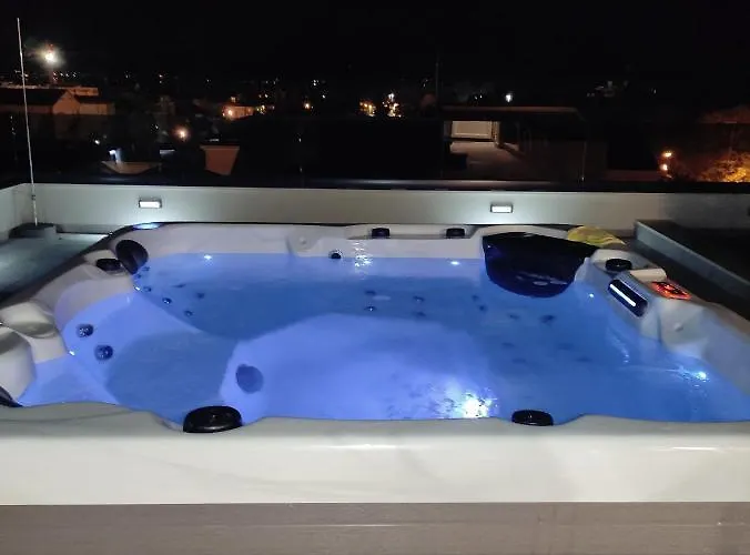 Bruno - Luxury Penthouse With Jacuzzi