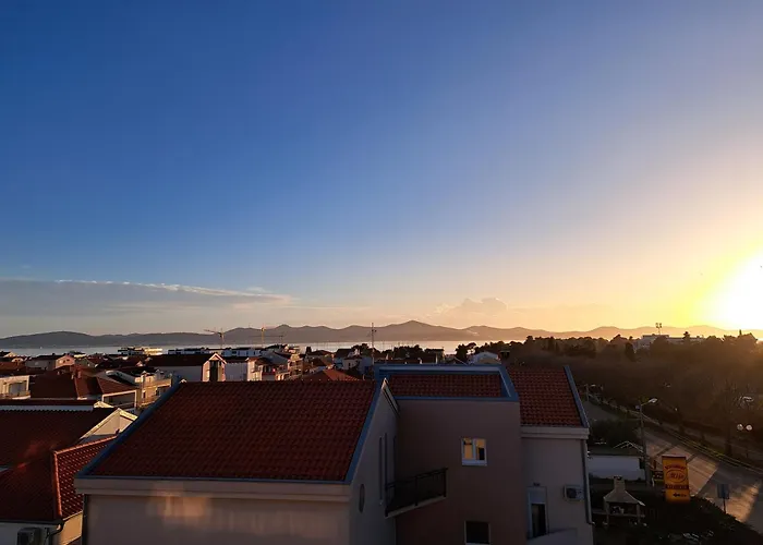 Bruno - Luxury Penthouse With Jacuzzi