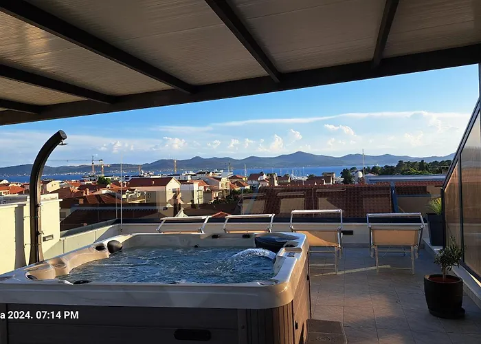 Bruno - Luxury Penthouse With Jacuzzi Zadar